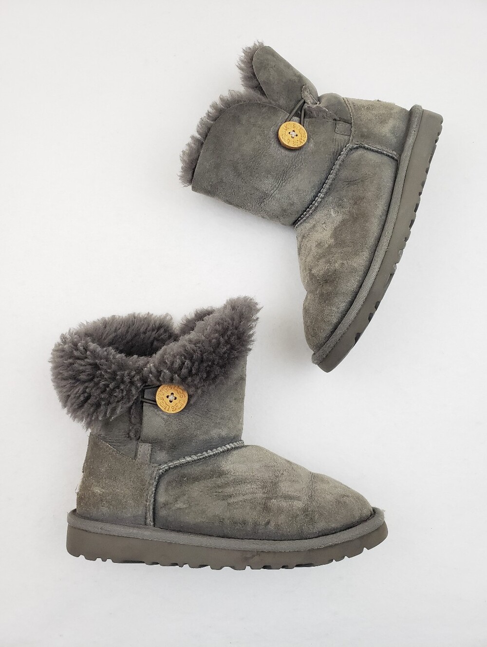 UGG Australia Girls Size 2 Sheepskin Lined Suede Boots